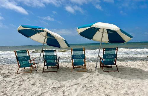 ~Spacious home near beach w/ game room and community pool~ - Photo 41