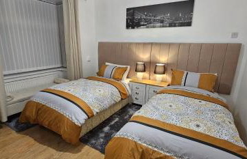 Glebe House - 2 Bedroom Luxury House that sleeps 6, with Free Private Parking, Easy Access to City Centre, and Near the Motorway - Photo 9