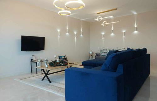 Amazing view with huge balcony - Photo 20