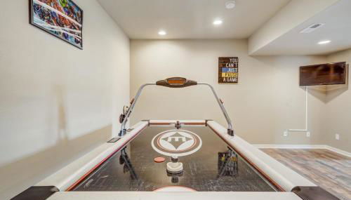 Mountain Breeze Villa w Mountain Views and Air Hockey - Foto 3