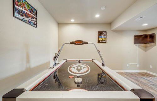 Mountain Breeze Villa w Mountain Views and Air Hockey - Foto 3