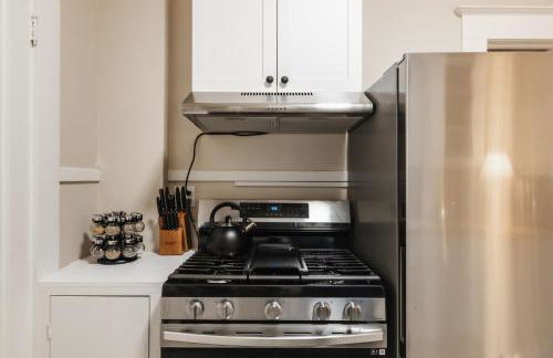 Holiday Group Winter Retreat at 4BR Victorian Home in UT Campus& Downtown - Foto 20