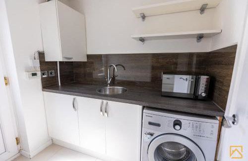 Cosy 5 bedroom house - Central By Valore Property Services - Photo 10