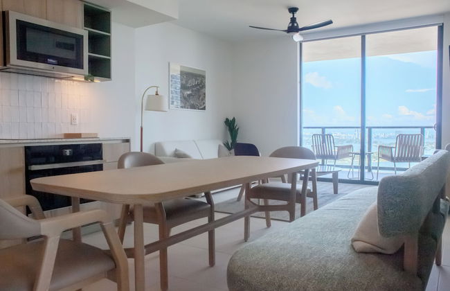 Luxurious Downtown Escape - Photo 28