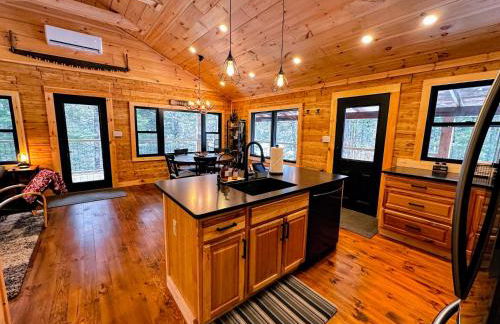 5R Cozy log chalet in fantastic location. Ski, snowshoe, fish, explore! AC, pet friendly! - Photo 9
