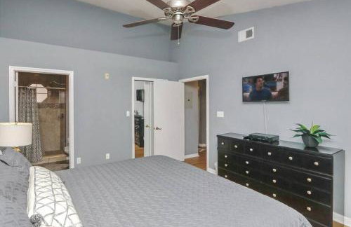 FABULOUS New Decor, Near Dis, Fireplace, Star Wars Children's BR, Next To Pool, LOW rates! - Foto 51
