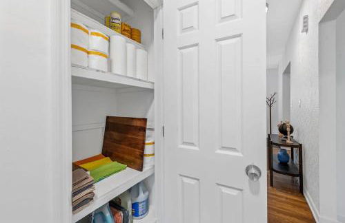 Classic 7BR CWE Home 3rd Floor Suite ABODEbucks - Foto 17