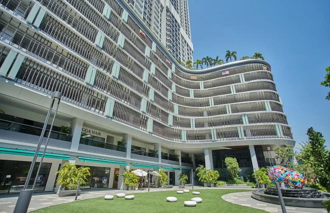 Cozy Skyline Retreat Trion KL - Level 63 - Foto 36