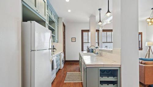 Historic, chic loft 3 blocks from The Strand in downtown Galveston - Foto 2