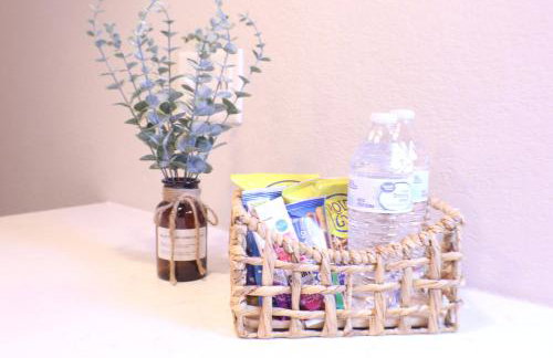 Luxe King Suite, Cozy Sectional, Gym, Pool, Amp - Photo 7