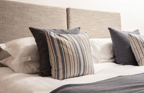 Threshing Barn at East Trenean Farm -Stunning Cornish Cottage sleeping 6 with hot tub, private garden, rural views and EV facilities - Foto 26