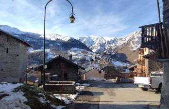 "Jacky" Appartement de charme suréquipé, 300m des pistes et centre village, casier à ski au pied des pistes, linge de lit et produit de toilette compris - Foto 16