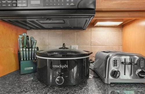 Private & Convenient-Hot tub-Fire Pit-Game room! - Foto 28