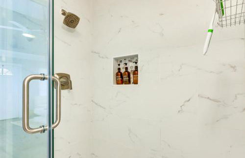 Forest-View Gem in Grantville with Wraparound Deck - Foto 15