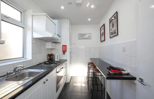 Large Modern Spacious House 6 Bedrooms 5 Bathrooms - Foto 10