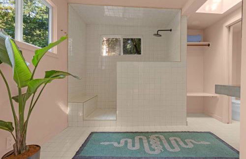 Artsy Retreat - Woodstove Grill and Patio - Foto 32