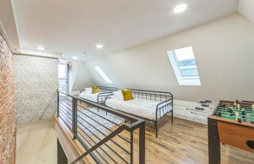 Bi-Level 2BR w Rooftop - Sleeps 12 - 10 min to DT - Foto 16