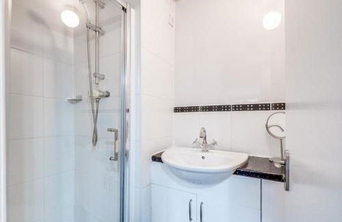 4 bedroom detached house 4 bathrooms - Foto 34