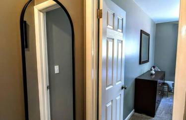 Ultra Comfy, Spotless & Spacious, Private Home in Boyne, Dogs Ok, Walk to Town - Foto 26