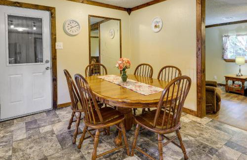 9 Mi to Grove: Home w/ Fire Pit in Southwest City - Foto 2