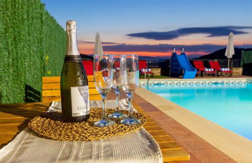 8 to 10 Sleeps Private Pool Villa & BBQ Near Barcelona - Foto 27