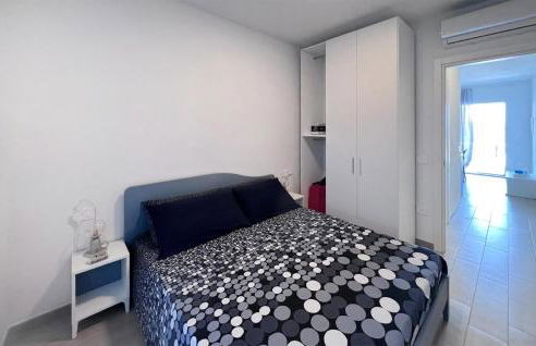 1 Bedroom Gorgeous Apartment In Isola Rossa - Foto 6