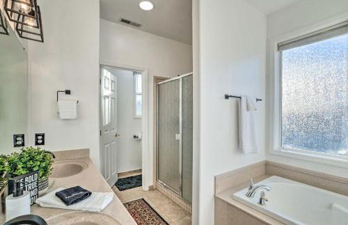 Alluring Home with Fire Pit Less Than half Mi to OIT! - Foto 14