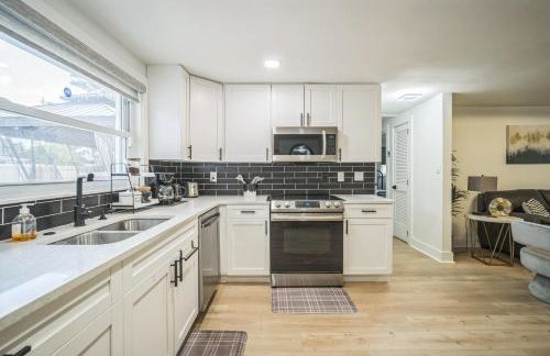 3Bd 2Ba House with Parking Laundry and Large Patio - Foto 19