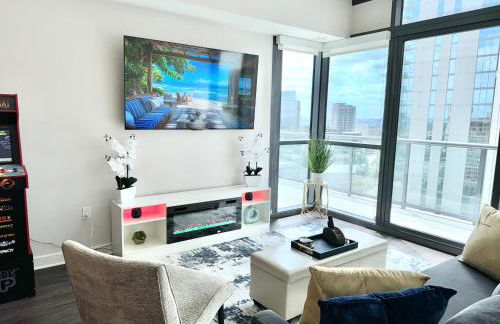 Skyline Retreat Penthouse, Top Floor, Year round Pool, City View! - Foto 26