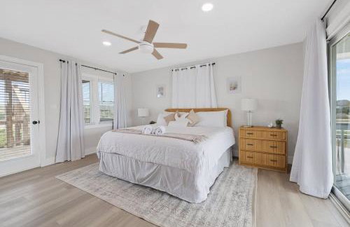 Elegant Updated Oceanfront Home with Pool & Hot Tub - Photo 67