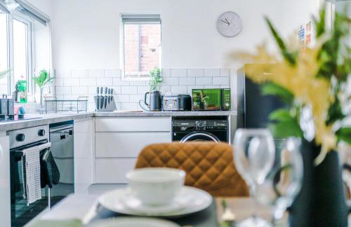 The Acacia Lodge - Beautiful & Modern 3-BR with FREE Parking - Perfect For Business or Work Stays by Parydise Properties - Foto 31