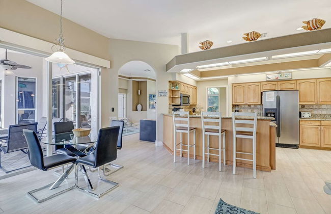 Cape Coral Pool Home With Boat Lift, Access to Gulf - Foto 27