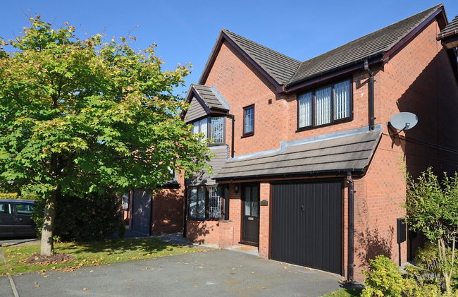 Ideal for Alton Towers, Staffordshire and The Peak District - Photo 1
