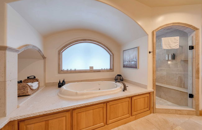 5 Mins to Ski Resort Ping Pong, Pool Table, Deck Donner Ridge by Avantstay - Foto 25