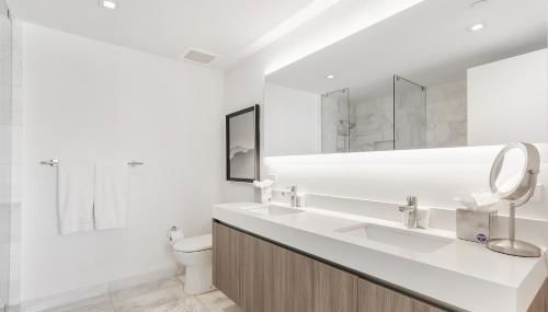 Tiffany Hazel - Rooftop Pool, Gym, & Walk to Beach - Foto 4