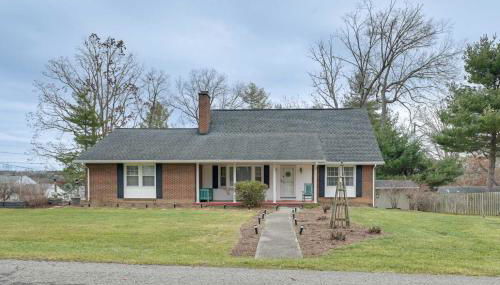 Large Home with Deck and Grill about 9 Mi to Virginia Tech - Foto 3
