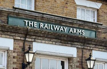 Great Quiet & Brand New Flat With Great Transport Links in Bushey - Foto 4