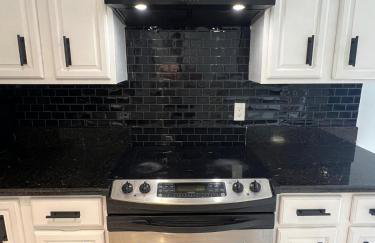 Spacious 3 Bedroom with Beautiful Backyard - Foto 21