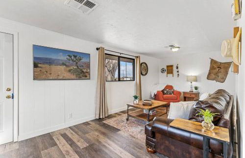 Grand Canyon Ranch Home - Western History - Big city lot - AC! - Photo 38