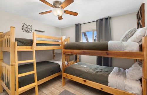 NEW! HUGE 5BR Mountain Views Game Room Hot Tub Lawn Games BBQ - Photo 22