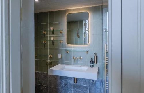 Luxury West End flat with stunning bay window views - Foto 13