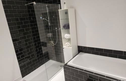 Cheadle village - Photo 8