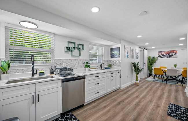 Paradise Haven- Amazing 4BR Oasis With Pool - Foto 15