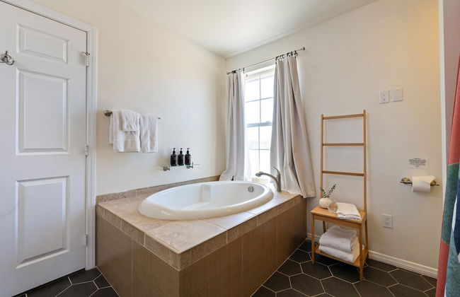 Casa De Kota by Avantstay Pool Firepit Games Secluded Chic - Photo 5