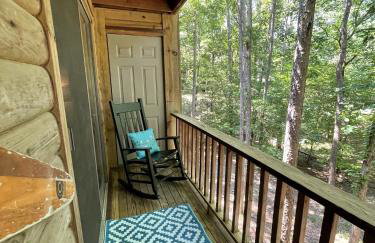 Forest view, log-sided two bedroom, two bath condo on Lake Ouachita, condo - Foto 21