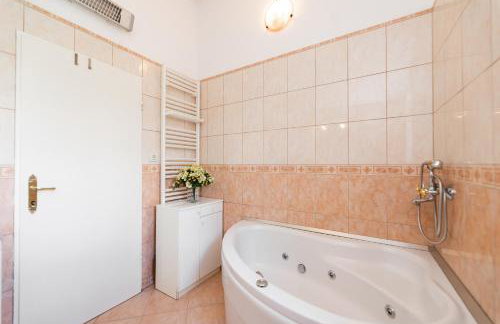 VILLA AGAPE - Three bedroom villa on 15k m2 olive grove - Incredible 360 view - Free parking - Private pool and jacuzzi - Foto 29