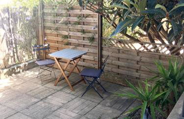 Dans une maison, appartement indépendant et jardin - Foto 18