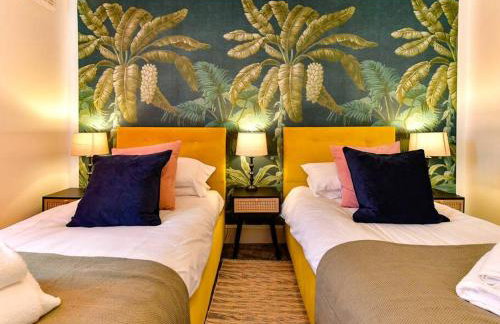 Stylish 3 Bed Home with Parking! - Photo 16