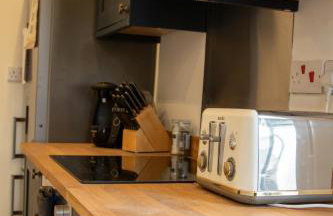 The Narrow House - Victorian house bursting with character & parking - Foto 40