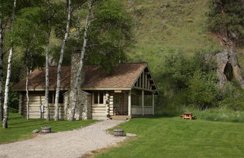 Relaxing Glamping Vacation: Fantastic Log Cabin with a Hot Tub in Darby, MT - Foto 1